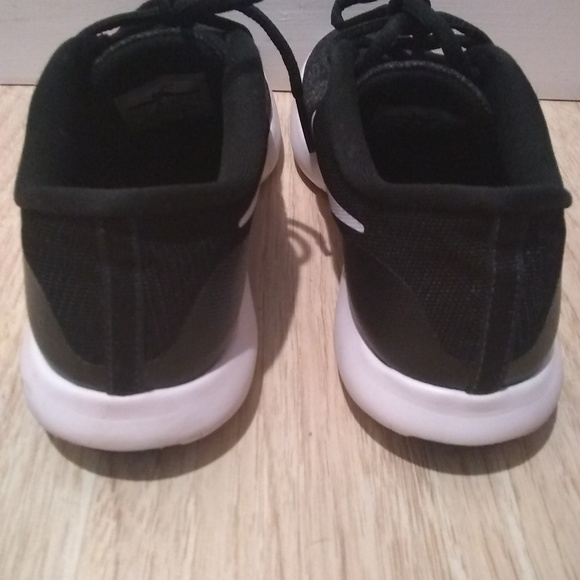 Nike - Picture 3 of 5